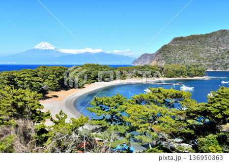戸田港/御浜海水浴場付近より富士山方面を望む(静岡県沼津市)【2026.2】 戸田港/御浜海水浴場付近より富士山方面を望む(静岡県沼津市)【2026.2】 136950863