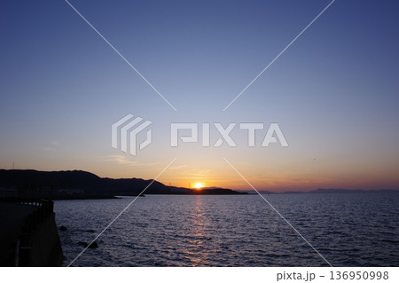 沈む夕日 沈む夕日 136950998