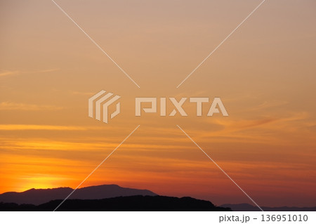 真っ赤な夕焼け 真っ赤な夕焼け 136951010