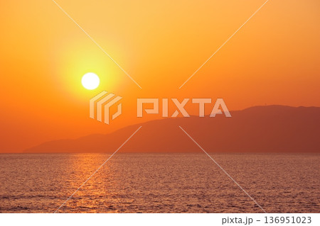 夕日 夕日 136951023