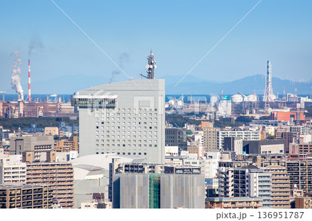 大分市街地と別府湾と四国の山並み 大分市街地と別府湾と四国の山並み 136951787