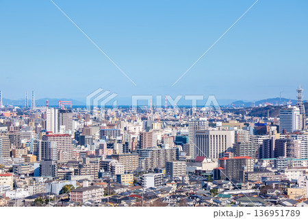 大分市街地と別府湾と四国の山並み 大分市街地と別府湾と四国の山並み 136951789