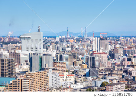 大分市街地と別府湾と四国の山並み 大分市街地と別府湾と四国の山並み 136951790
