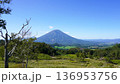 青空の下にそびえる羊蹄山（2024年9月撮影） 136953756