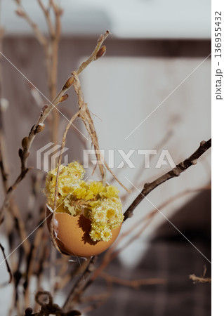 Creative handmade Easter holiday decoration from egg shell. Diy do it yourself step by step instruction. Crafting preparation 136955432