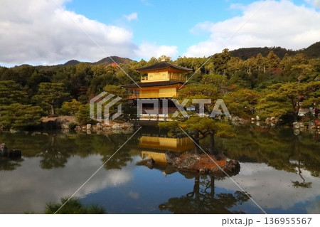 金閣寺の紅葉 金閣寺の紅葉 136955567