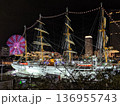 船と観覧車が見える横浜の夜景 136955743