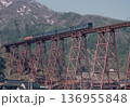 1986年 春の餘部鉄橋 雪山を背に走るDD51牽引  4月1日 136955848