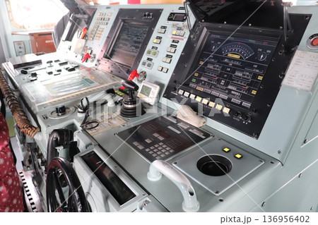 海上自衛隊のすがしま型掃海艇の操舵装置 海上自衛隊のすがしま型掃海艇の操舵装置 136956402