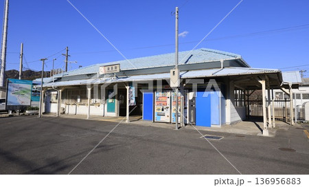 JR内房線の保田駅駅舎 136956883