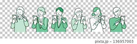 笑顔でスマホを操作する老若男女の人物セット デジタル活用・オンライン利用イメージ 笑顔でスマホを操作する老若男女の人物セット デジタル活用・オンライン利用イメージ 136957003