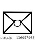 黒の閉じた封筒の手紙イラスト_さり気なくシンプルな猫顔 136957968