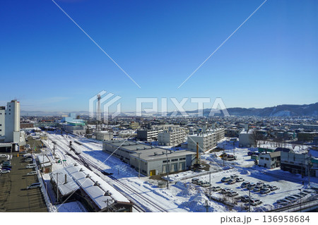 市内某所の高いところから見る北見の市街地 136958684