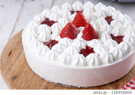 Fresh strawberry cake with cream Fresh strawberry cake with cream 136958809