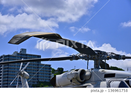 【神奈川】横須賀　海上自衛隊ヘリコプターのプロペラ 136961758