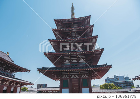 [四天王寺]大阪を代表する歴史深いお寺の美しい風景 136961779