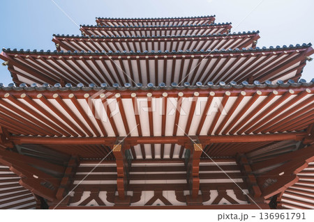 [四天王寺]大阪を代表する歴史深いお寺の美しい風景 136961791