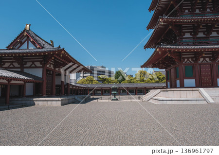 [四天王寺]大阪を代表する歴史深いお寺の美しい風景 136961797