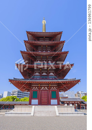 [四天王寺]大阪を代表する歴史深いお寺の美しい風景 136961799