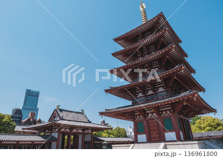 [四天王寺]大阪を代表する歴史深いお寺の美しい風景 136961800