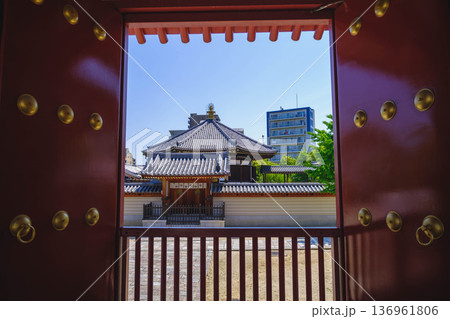 [四天王寺]大阪を代表する歴史深いお寺の美しい風景 136961806