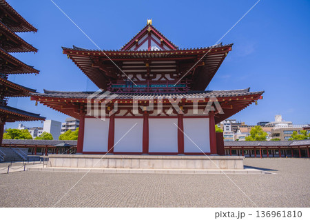 [四天王寺]大阪を代表する歴史深いお寺の美しい風景 136961810