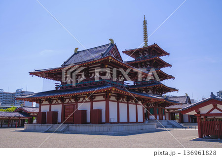 [四天王寺]大阪を代表する歴史深いお寺の美しい風景 136961828
