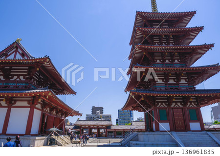 [四天王寺]大阪を代表する歴史深いお寺の美しい風景 136961835