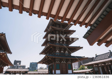 [四天王寺]大阪を代表する歴史深いお寺の美しい風景 136961836