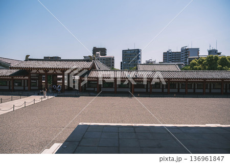 [四天王寺]大阪を代表する歴史深いお寺の美しい風景 136961847