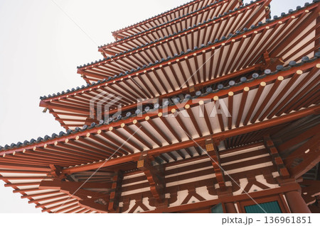 [四天王寺]大阪を代表する歴史深いお寺の美しい風景 136961851
