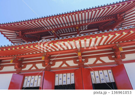 [四天王寺]大阪を代表する歴史深いお寺の美しい風景 136961853