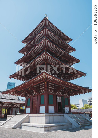 [四天王寺]大阪を代表する歴史深いお寺の美しい風景 136961855