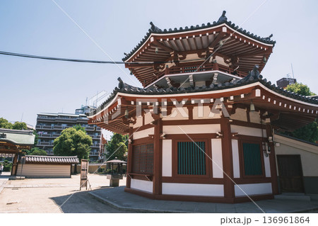 [四天王寺]大阪を代表する歴史深いお寺の美しい風景 136961864