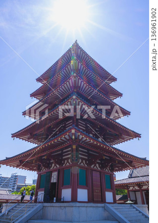 [四天王寺]大阪を代表する歴史深いお寺の美しい風景 136961902