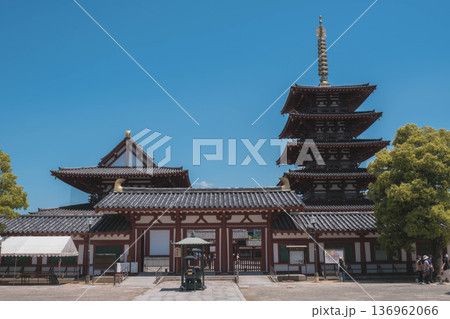 [四天王寺]大阪を代表する歴史深いお寺の美しい風景 136962066