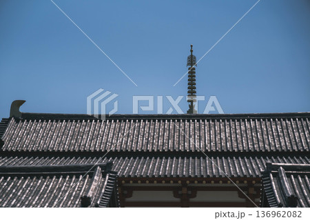 [四天王寺]大阪を代表する歴史深いお寺の美しい風景 136962082