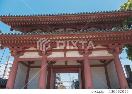 [四天王寺]大阪を代表する歴史深いお寺の美しい風景 136962093