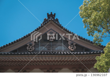 [四天王寺]大阪を代表する歴史深いお寺の美しい風景 136962107