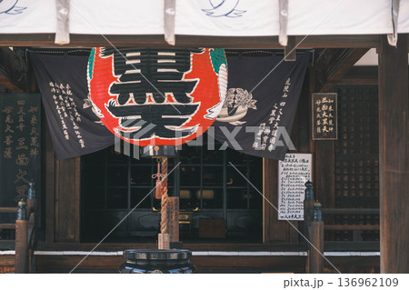 [四天王寺]大阪を代表する歴史深いお寺の美しい風景 136962109