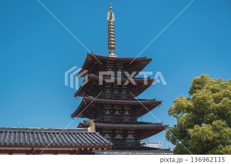 [四天王寺]大阪を代表する歴史深いお寺の美しい風景 136962115