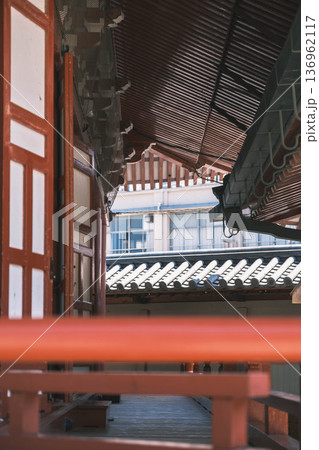 [四天王寺]大阪を代表する歴史深いお寺の美しい風景 136962117