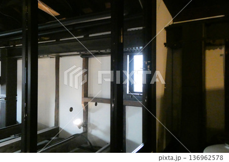 岩手県盛岡市鉈屋町の江戸時代から続く町屋の吹き抜けの 136962578