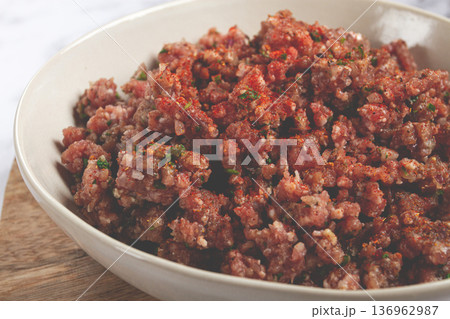 raw minced meat, marinated with spices and herbs, in a bowl, minced meat with spices, top view, homemade, no people, 136962987