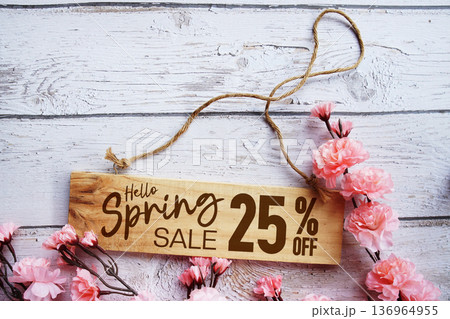Spring Sale 25% off with flower bouquet decoration on wooden background 136964955