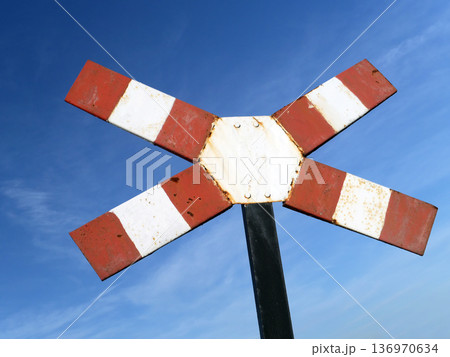 Warning cross for single-track level crossing 136970634
