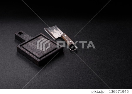Empty wooden cutting board with a knife for food preparation. An empty wooden cutting board Empty wooden cutting board with a knife for food preparation. An empty wooden cutting board 136971946