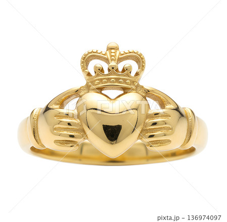 Classic gold claddagh ring featuring the traditional design of two hands holding a heart topped with a crown, isolated. Perfect for irish heritage and love symbols 136974097