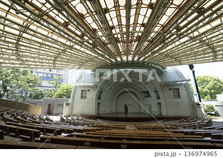 東京上野にある屋外劇場、野外シアター 136974965