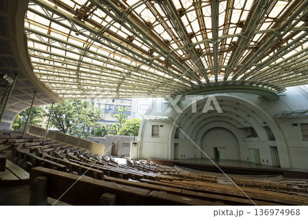 東京上野にある屋外劇場、野外シアター 136974968